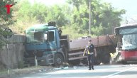 Težak udes autobusa i kamiona u Beogradu: Ima mrtvih, puno povređenih