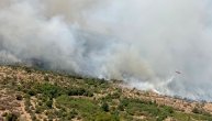 Ponovo u borbi sa vatrom: MUP Helikopterska jedinica gasi pozare kod Pirota