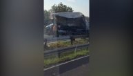 Dve osobe povređene u jezivoj nesreći na auto-putu kod Batočine: Snimak sa lica mesta