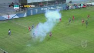 Petarda umalo pogodila sudiju u glavu na meču Zvezde i Radničkog