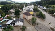 Stravične poplave tresu Češku: Snimak iz vazduha herojskog spasavanja ljudi iz poplavljenih područja
