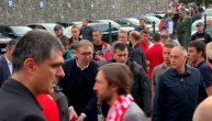 Vučić sa mlađim sinom gledao Zvezdu protiv Benfike