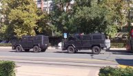 Oklopna vozila policije u pripravnosti pred večiti derbi