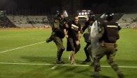 Navijač Partizana uleteo na teren posle penala za Zvezdu