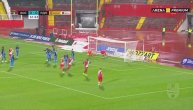 Dao prelep gol za Vošu protiv Radničkog, pa se povredio odmah u sledećem minutu i izašao sa terena