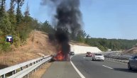 Zapalio se BMW, vatra se širi a drugi vozači prolaze kroz plamen!