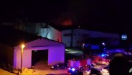 Plamen je ogroman, gori proizvodni pogon: Veliki požar izbio u dragačevskom selu