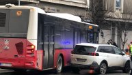 Sudar autobusa i automobila kod okretnice na Slaviji