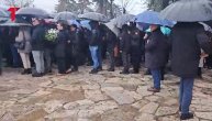 Stotine ljudi na sahrani dvojice dečaka: Tuga, bol i tišina lome se grobljem