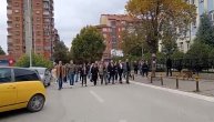 Nepregledna kolona Srba u Severnoj Mitrovici ide na glasanje