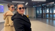 Jana Todorović sa ćerkom Kristinom na aerodromu