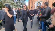 Porodica generala Pavkovića u suzama izlazi iz kapele