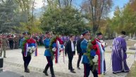 Kolona pristiže do groba u kom će počivati general Pavković