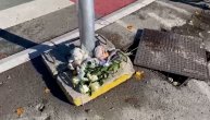 Svece, ruze i plisane igracke na mestu gde je poginula troclana porodica kod West 65