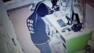 Snimak još jednog razbojništva u apoteci