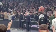 Navijači Partizana skandiraju "Obradović Željko" pred meč sa Fenerom