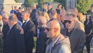 Mladen Krstajić i Milan Jovanović na sahrani Mladena Žižovića