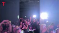 Milica Pavlović napravila haos na koncertu, pa izvela devojku na binu