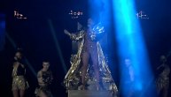 Boginja stigla na zlatnom tronu! Milica Pavlović započela spektakl u Skoplju