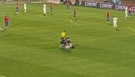 Fudbaler Partizana se povredio u 7. minutu izneli ga sa terena