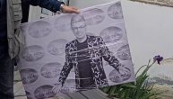 Munja izneo sliku Saše Popovića koja će stajati u njegovoj kancelariji