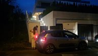 Stigla snajka Harisa Džinovića u belom: Kan je dočekao, ona mu se bacila u zagrljaj