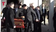 Krenula tužna povorka na sahrani Saše Popovića: Suze i jecaji odvanjaju grobljem