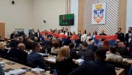 Pojačane mere obezbeđenja, čuju se zvižduci: Počela sednica Skupštine Beograd