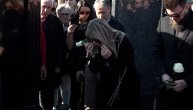 Bele ruže i poslednji oproštaj: Sahranjen Saša Popović