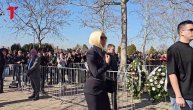 Utučena, plače: Jelena Karleuša došla na sahranu Saše Popovića