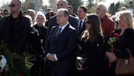 Ivica dačić i Milica Jokić na sahrani Saše Popovića