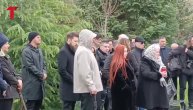 Ćerka Saše Popovića utučena, a iza nje stoji Dragan Kojić Keba