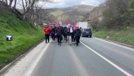 Kolona sa Kosova i Metohije prilazi Gornjem Milanovcu