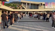 MORE LJUDI ISPRED SKENDERIJE Publika dva sata ranije stigla na koncert Milice Pavlović