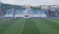 Bakljada posle gola Novog Pazara, navijači domaćeg tima gađali Delije