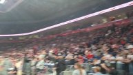 U jeku priče da odlazi iz Zvezde stigao u Arenu, navijači ga pozdravili