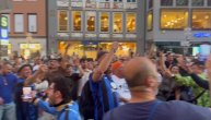 Navijači Intera pevaju u centru Minhena pred finale Lige šampiona