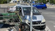 Sudar na Novom Beogradu: Vozač Mercedesa udario u kultivator