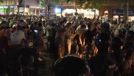 U Bulevaru i dalje napeto: Policija u Kneza Miloša potisnula učesnike protesta