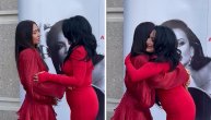 Andreana Čekić i Katarina Živković se srdačno pozdravile
