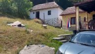 Ovo je kuća kod Bajine Bašte u kojoj je Mihailo R. ubio bivšu suprugu i sina (7)