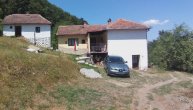 Ovako izgleda okolina kuće u kojoj je Mihailo R. ubio bivšu suprugu i dete