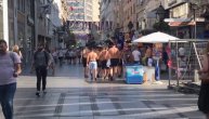 Poljski huligani goli šetaju Knez Mihailovom