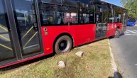 Zaglavljen autobus u Bulevaru Milutina Milankovića