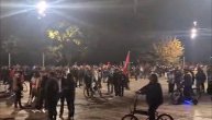 Ramo, odlazi Demonstranti u Tirani skanidraju protiv premijera Albanije