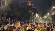 Ljudi igraju po ulici u kralja milana na mestu odakle je otišla policija