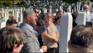 Govor hodže rasplakao Halidovog sina na grobu: Dino se potpuno slomio, sin se ne odvaja od njega