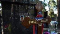 Grob Ratka Mladića mesec dana nakon sahrane