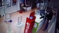 Drska pljačka apoteke, preplašene radnice nisu smele da reaguju