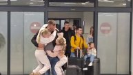 Nikolina i Tina skočile tati u zagrljaj